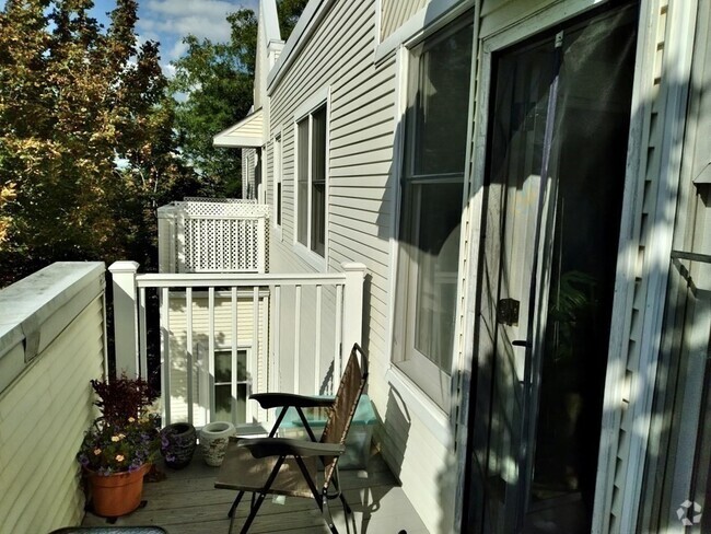 Building Photo - 218 Thorndike St Unit 1 Rental