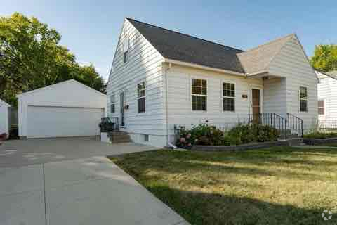 Building Photo - 1015 8th Ave NW Rental