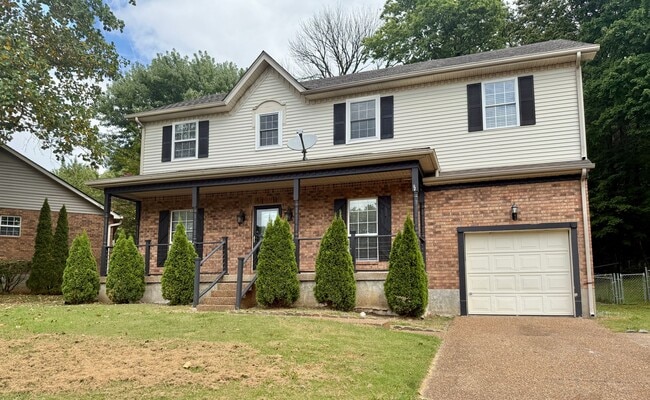 Building Photo - 3 Bedroom 2.5 Bath House + Garage + Fenced...