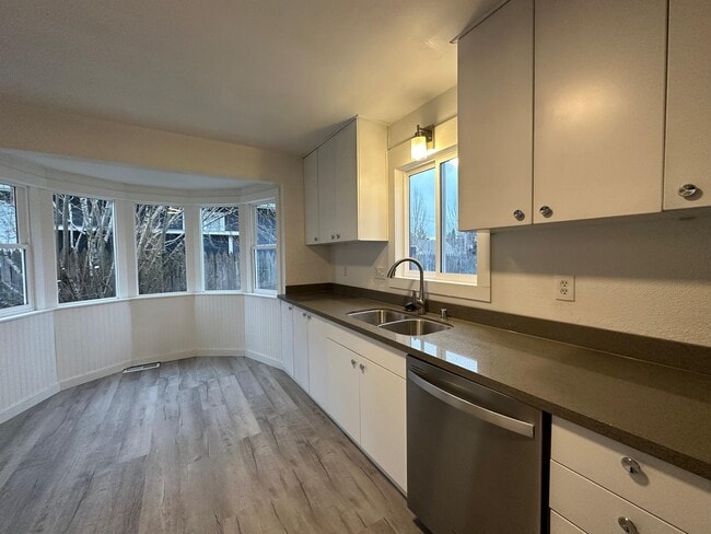 Photo - 1134 N Rainier Ave