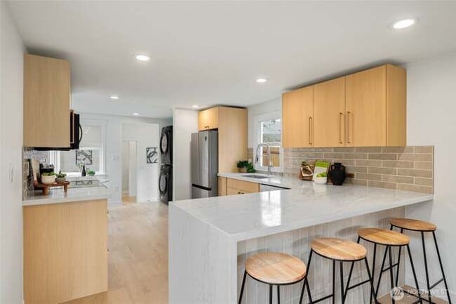 Photo - 704 N 104th St