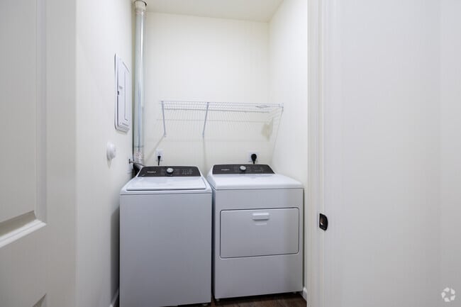 1BR, 1BA - 895SF - In-Unit Laundry
