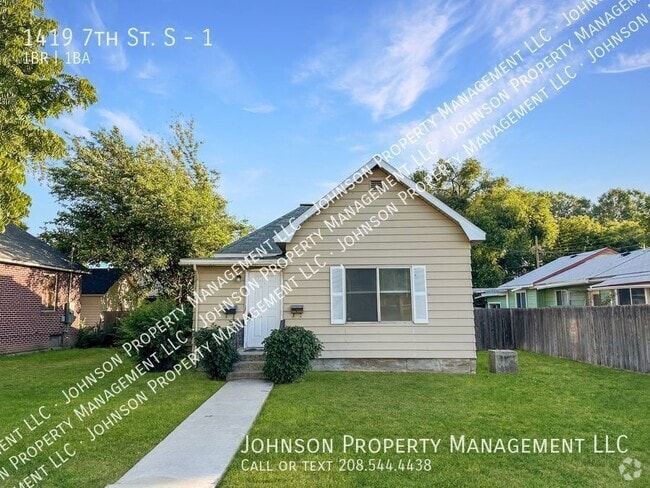 Building Photo - 1419 7th St S Unit 1 Rental