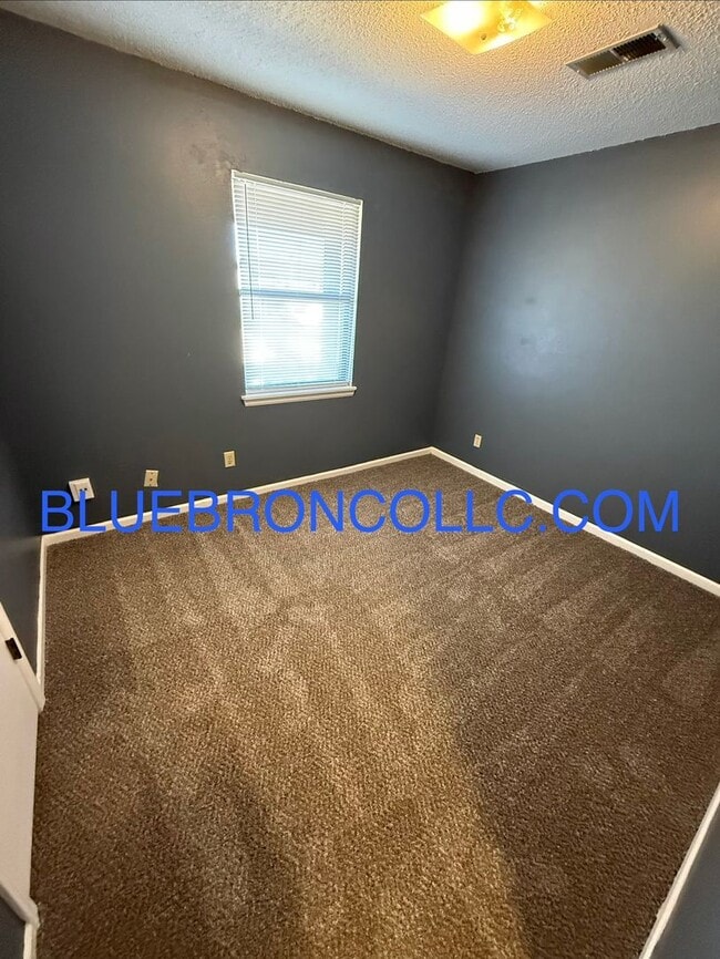 Photo - Cute 2 bedroom 1 bathroom home with a 1 car garage