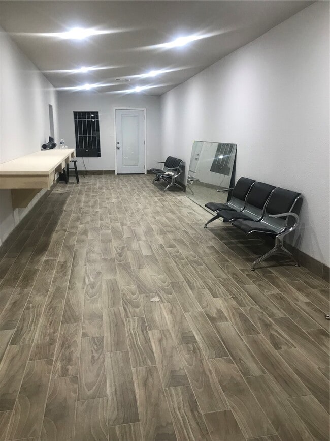 Building Photo - 7424 Lindencrest St