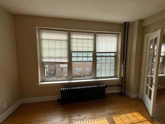 Photo - 3541 N Meridian St Unidad Apt 303