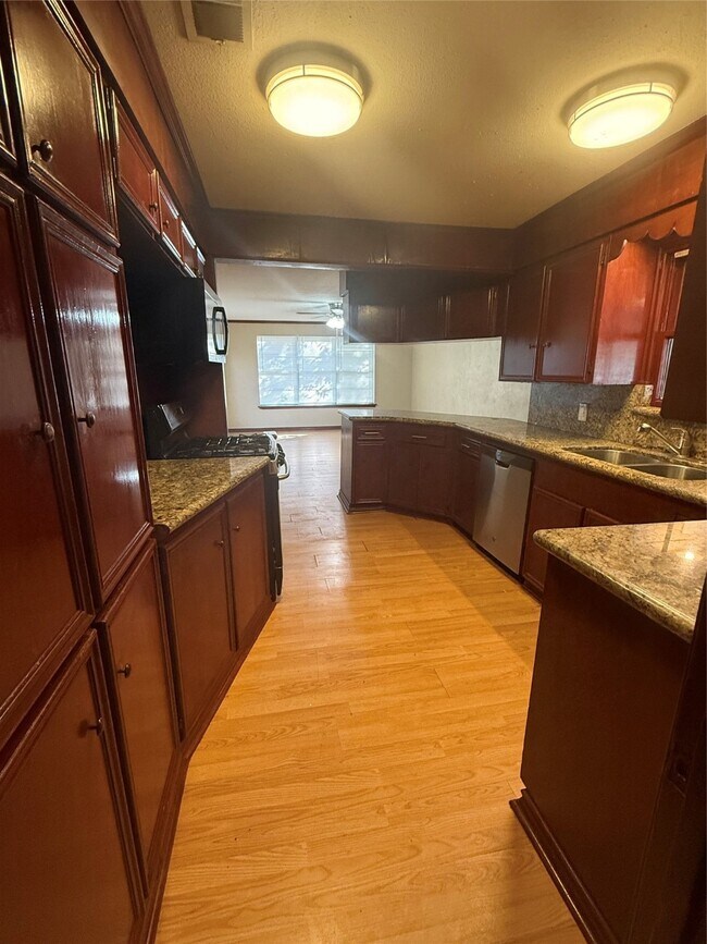 Photo - 4614 44th St