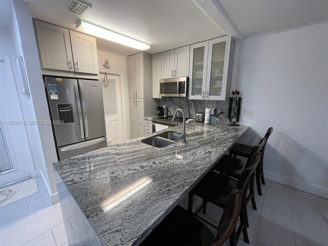 Building Photo - 5103 NW 35th St Unit 402