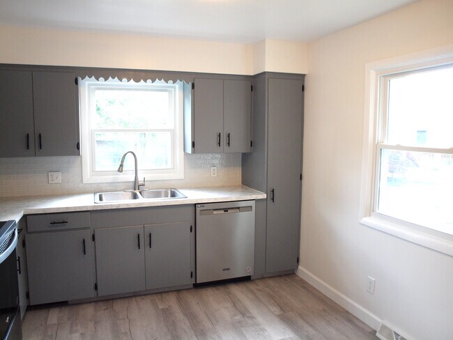 Photo - 3508 Becky Cir NW