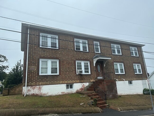Building Photo - 68 Union St Unit 3