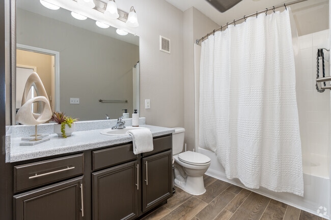 1BR, 1BA - 839SF