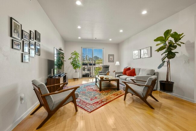 Building Photo - 21 N 2nd St