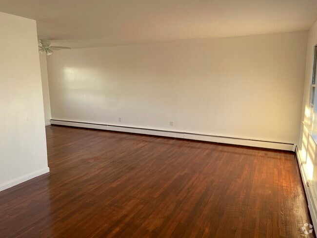 Building Photo - 94 Emporia Ave Unit 2ndfloor Rental