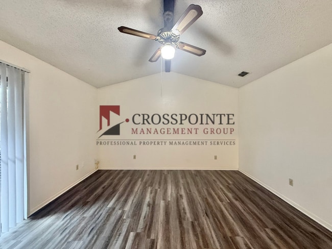 Photo - Available! 2 Bedroom 1 Bath Duplex in Longview!