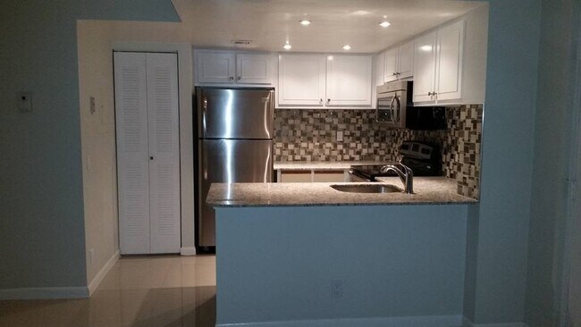 Photo - ONE BEDROOM ONE BATHROOM !! WATERFRONT COM... Unidad 16