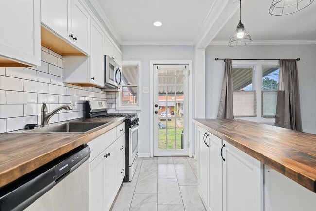 Photo - 885 Jaydee Ave