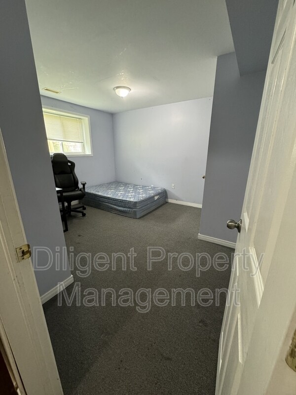 Photo - 588 Howden St