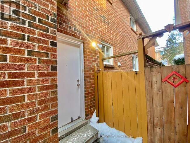 Photo - 194 Nahani Way