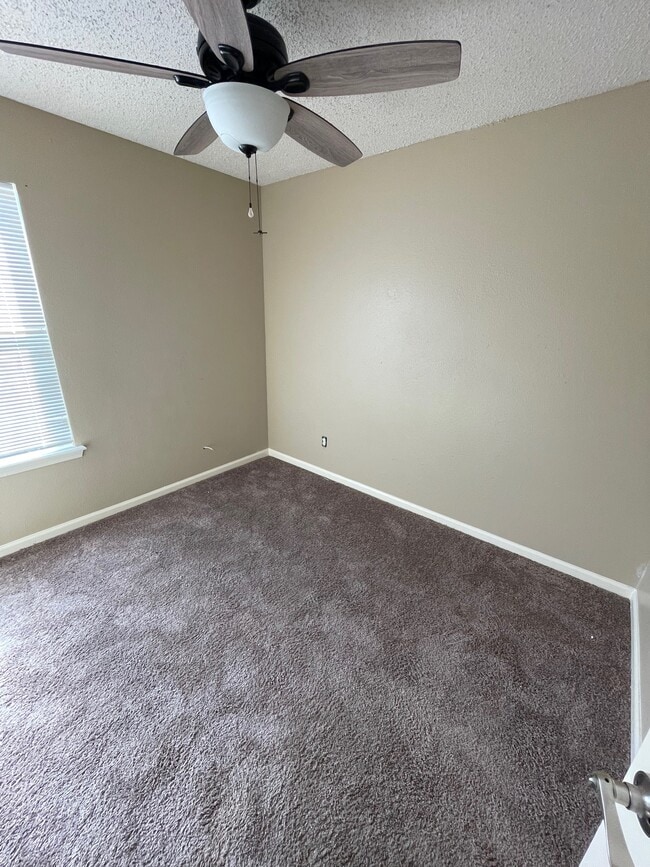 Photo - 4606 Wood Ave