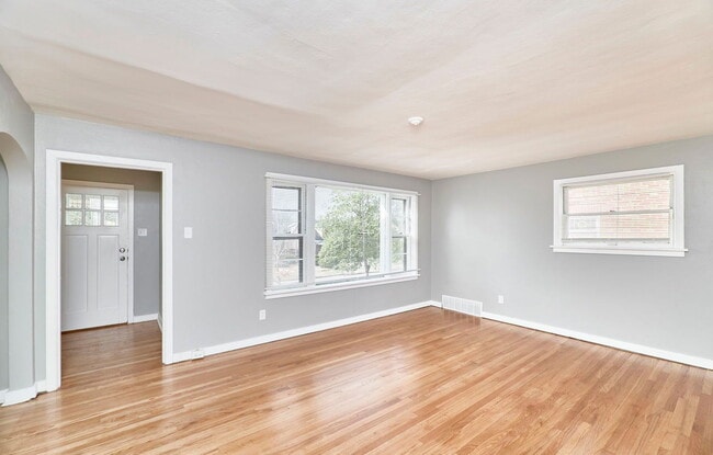 Photo - 7361 Melrose Ave