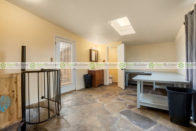 1301 Alvarado Dr NE