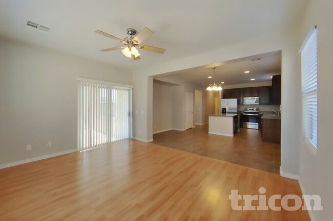Photo - 880 W Busa Dr