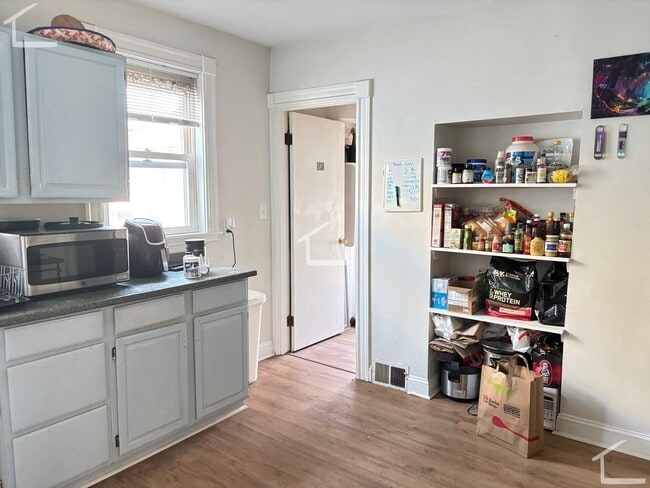 Photo - Awesome 5 bead 2 bath in Lower Allston..... Sept 1st Move in