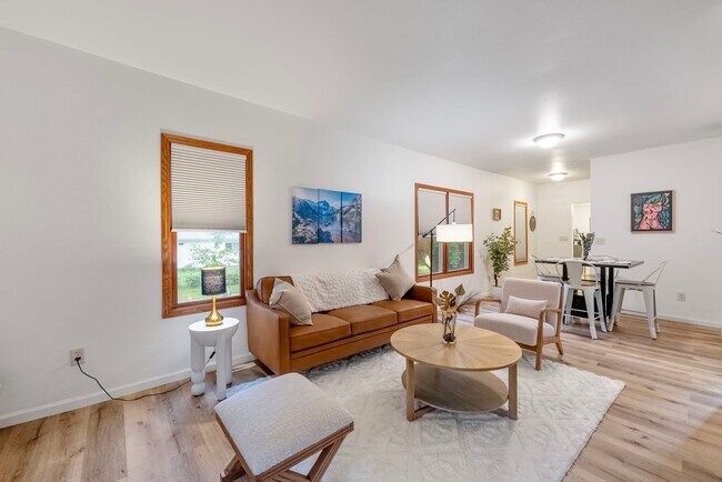 Photo - 325 Stewart St