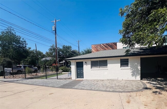 Photo - 1715 Bluebonnet Ln Unit A