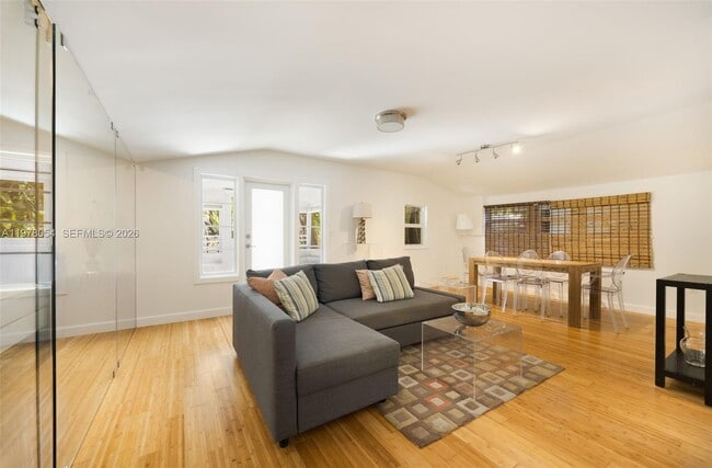 Photo - 3041 Calusa St