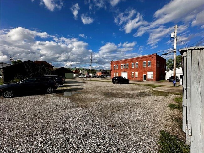Photo - 75 S Maiden St