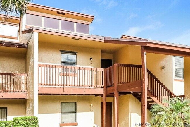 Photo - 304 Lakeview Dr E