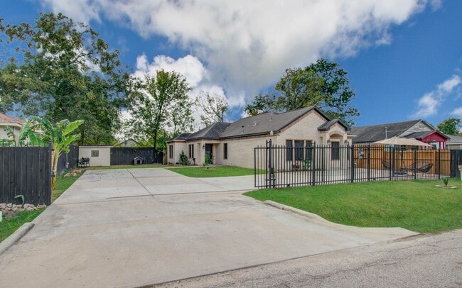 Photo - 8040 Howton St