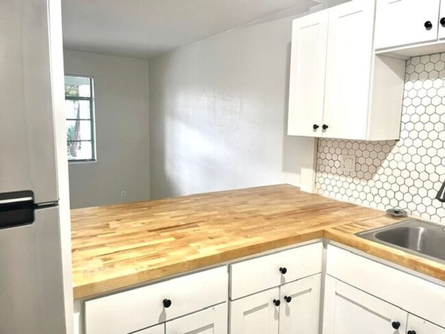 Photo - Modern 1 bedroom with yard!