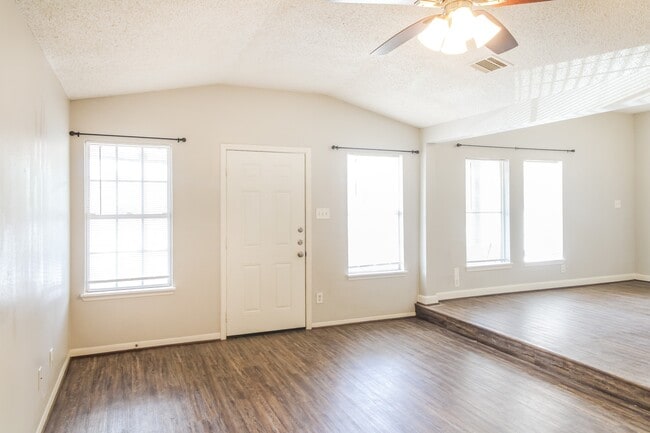 3011 Main St