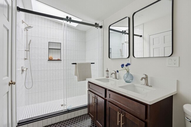 14 Market St Unit 2