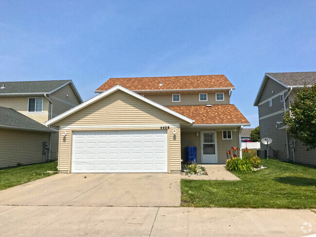 Building Photo - Bluestem Homes