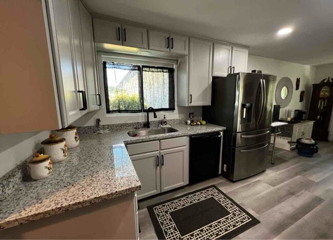 Photo - 3127 W Tulare Ave