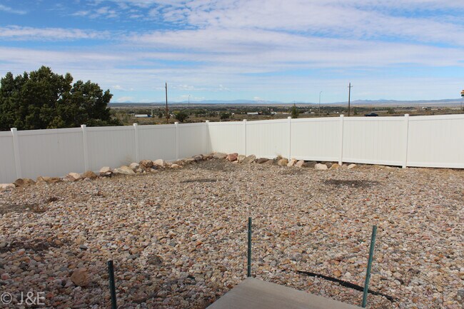 Photo - 509 E Nichols Canyon Rd