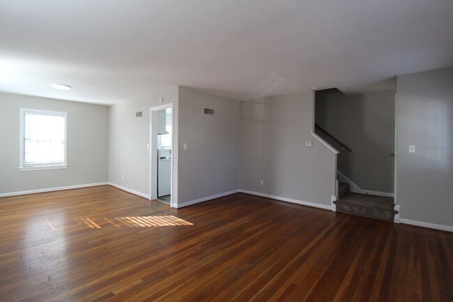 Photo - February FREE On This 2 Bedroom 1 Bath Duplex In The Waldo Area