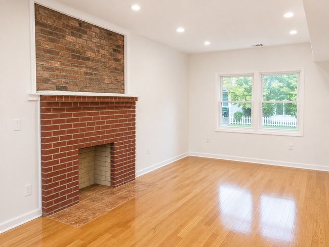 135 Rosewood Ave Unit Front House