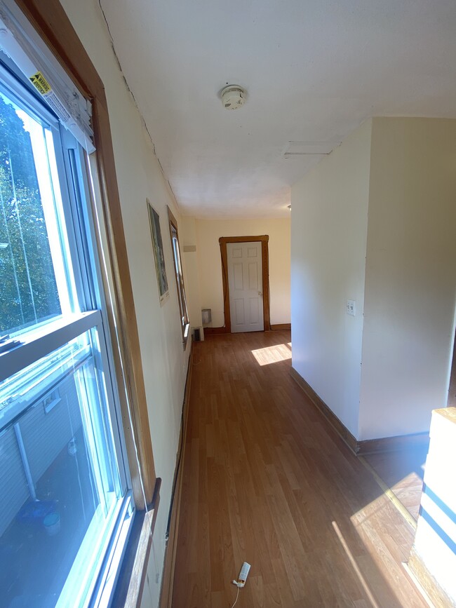 Building Photo - 13 Andrew St Unit 13 Andrew Street