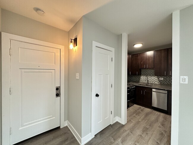 Photo - 4349 N Damen Ave Unit 412