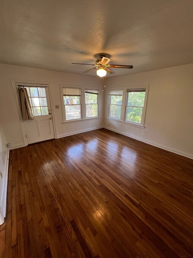 Photo - Fairview Properties Unidad 1405 Drake Ave