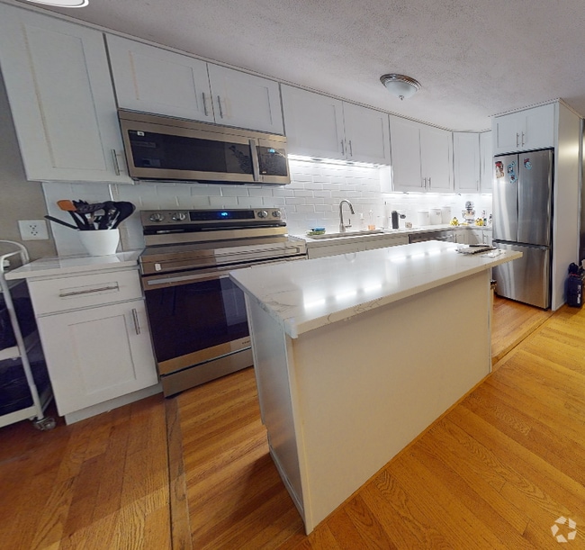 Building Photo - 54 Temple St Unit 1 Rental