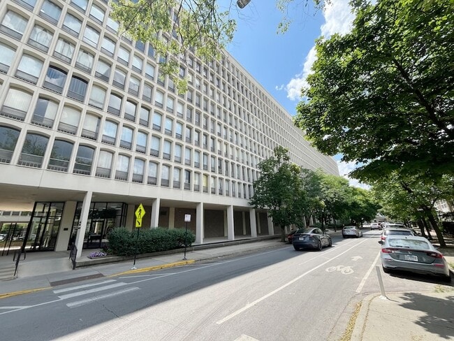 Building Photo - 1401 E 55th St