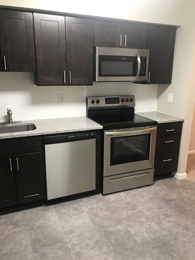 Photo - Metropolitan Tareyton Estates