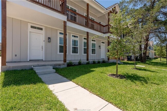 Photo - STUNNING 4bed/4bath House Close to Campus!!