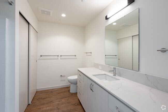 1BD, 1BA - 639SF - 1010 Apartments