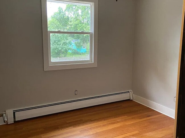 Photo - 1128 Canterbury Rd